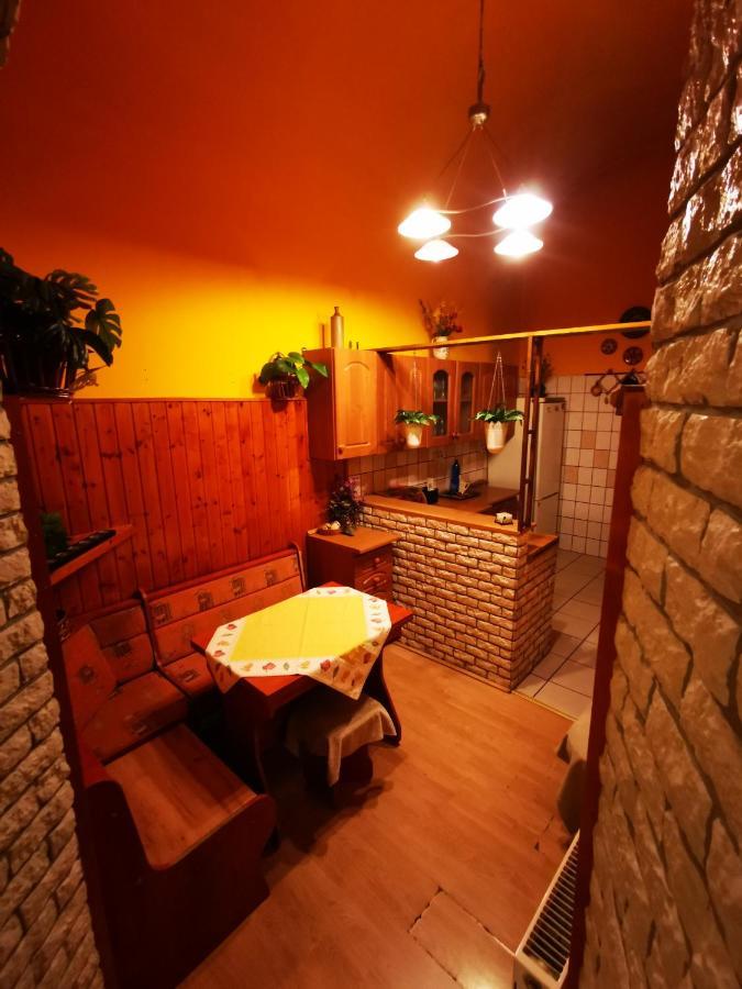 Apartment Dob In The Party District *