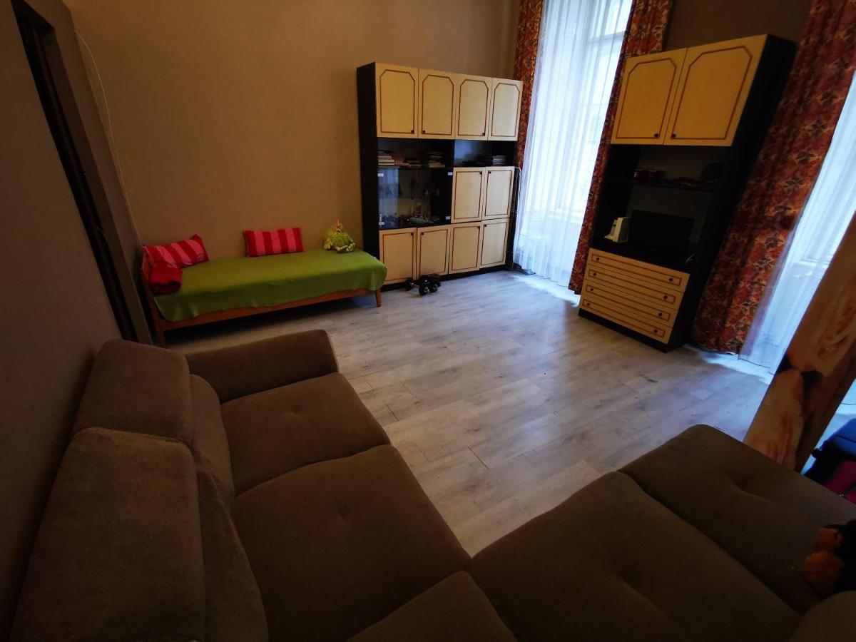 Apartment Dob In The Party District Budapest