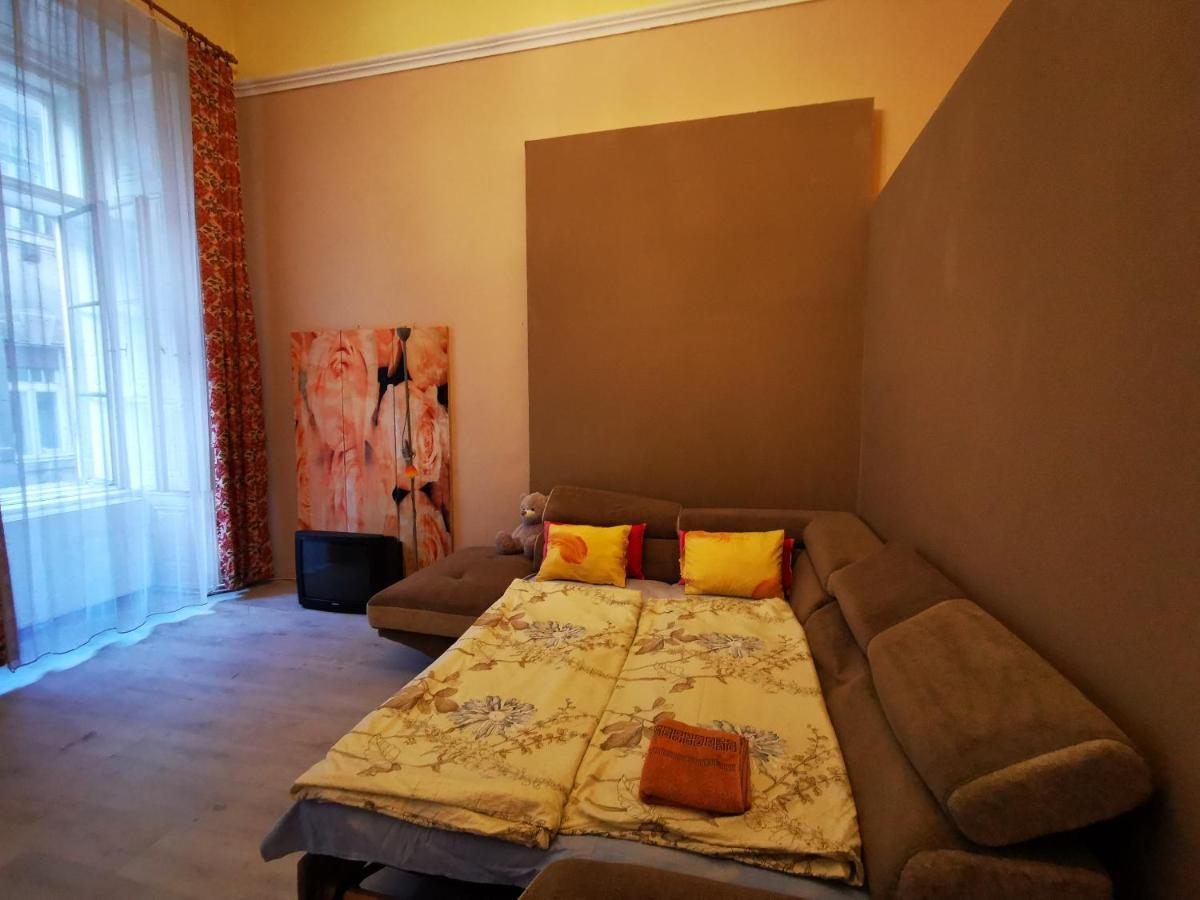 Apartment Dob In The Party District *