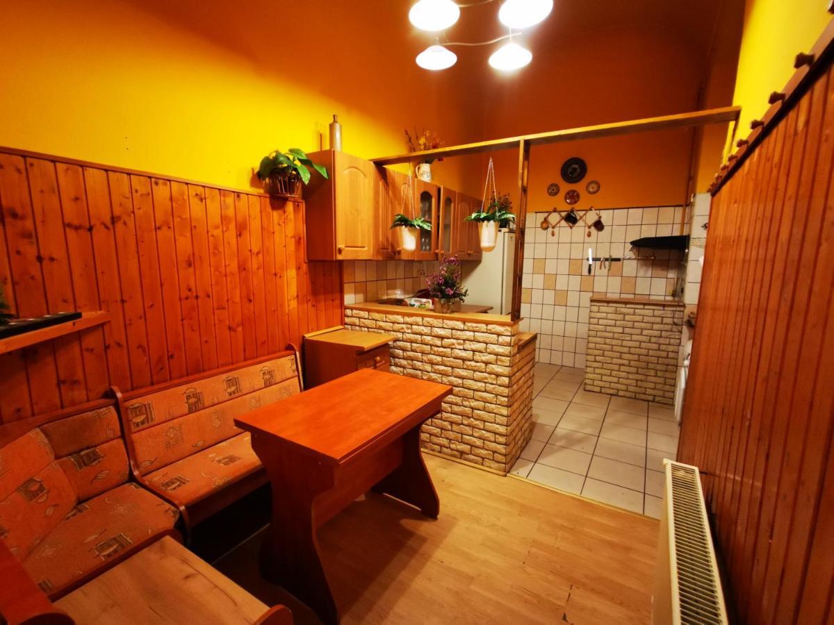 Apartment Dob In The Party District *